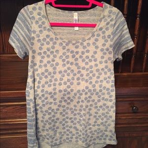 ⭐️ Like new LuLaRoe Classic T